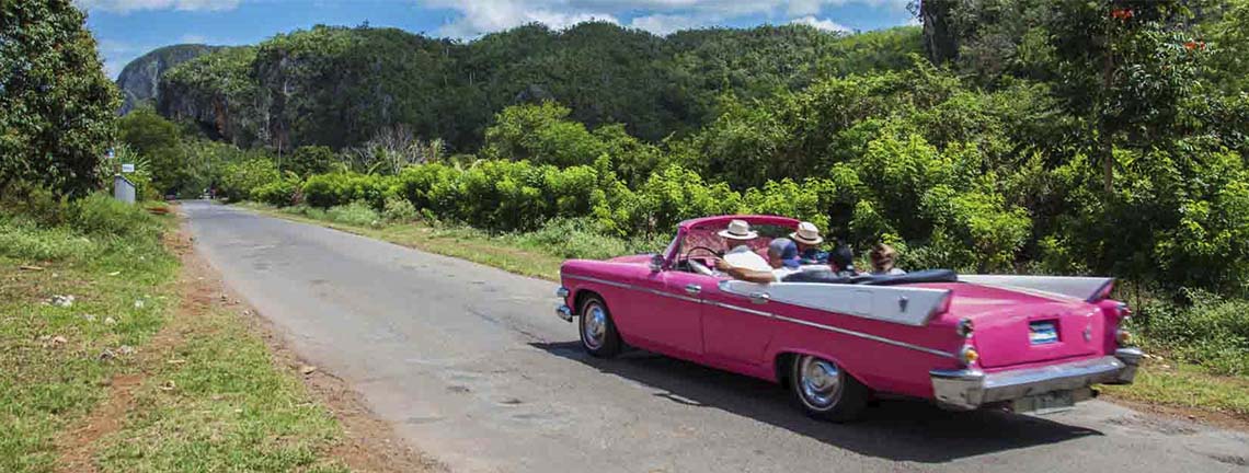 Vieilles voitures pour voyager à Pinar del Río